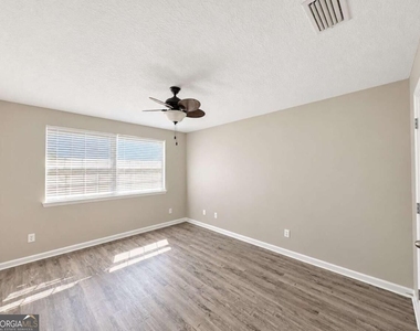 313 Gary Circle - Photo Thumbnail 32