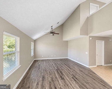 313 Gary Circle - Photo Thumbnail 6