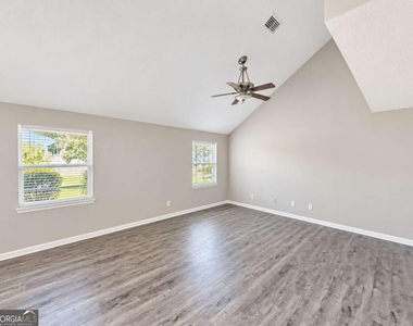 313 Gary Circle - Photo Thumbnail 7