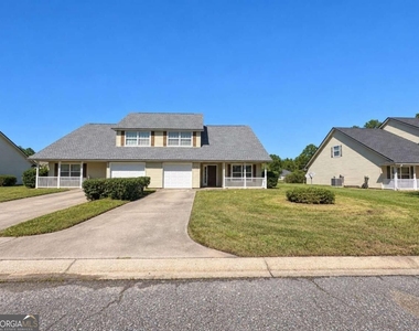 313 Gary Circle - Photo Thumbnail 1