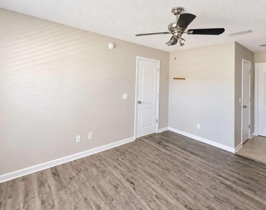 313 Gary Circle - Photo Thumbnail 20