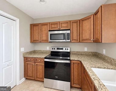 313 Gary Circle - Photo Thumbnail 15
