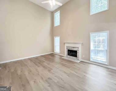 6090 Farmwood Way Se - Photo Thumbnail 5