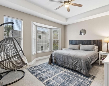 951 Glenwood Avenue Se - Photo Thumbnail 3
