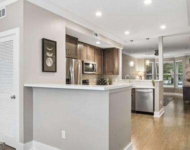 951 Glenwood Avenue Se - Photo Thumbnail 14