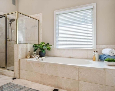 2613 Peterboro Row - Photo Thumbnail 25