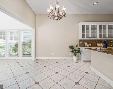 2613 Peterboro Row - Photo Thumbnail 15