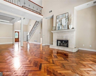 2613 Peterboro Row - Photo Thumbnail 1