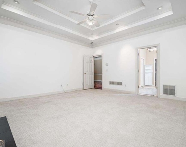2613 Peterboro Row - Photo Thumbnail 22