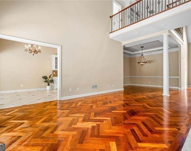 2613 Peterboro Row - Photo Thumbnail 14
