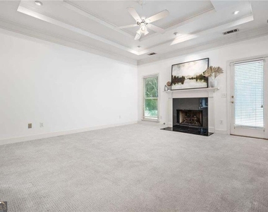 2613 Peterboro Row - Photo Thumbnail 3
