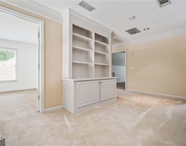 2613 Peterboro Row - Photo Thumbnail 36