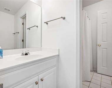 2613 Peterboro Row - Photo Thumbnail 32