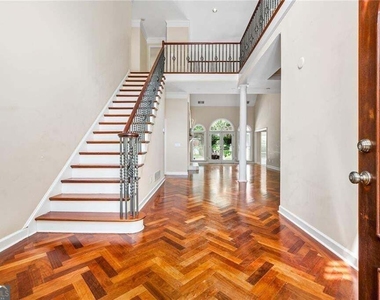 2613 Peterboro Row - Photo Thumbnail 6