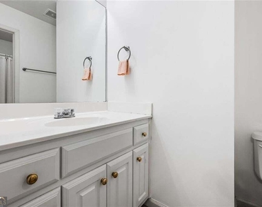 2613 Peterboro Row - Photo Thumbnail 33