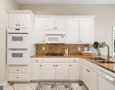 2613 Peterboro Row - Photo Thumbnail 17
