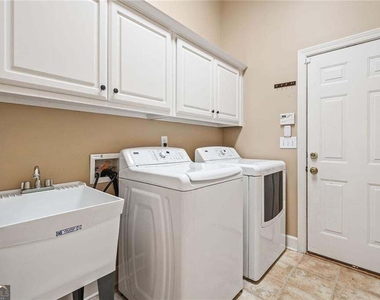 2613 Peterboro Row - Photo Thumbnail 19