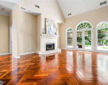 2613 Peterboro Row - Photo Thumbnail 12