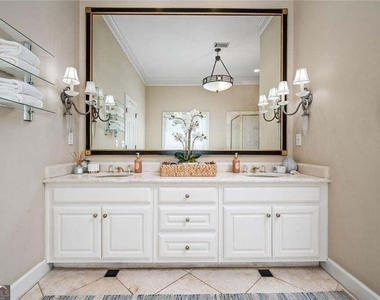 2613 Peterboro Row - Photo Thumbnail 24