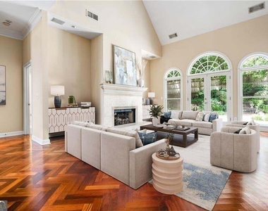 2613 Peterboro Row - Photo Thumbnail 11