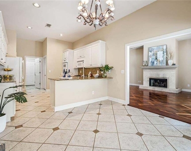 2613 Peterboro Row - Photo Thumbnail 16