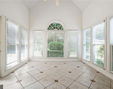2613 Peterboro Row - Photo Thumbnail 21