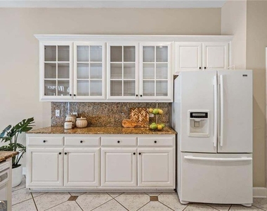 2613 Peterboro Row - Photo Thumbnail 18