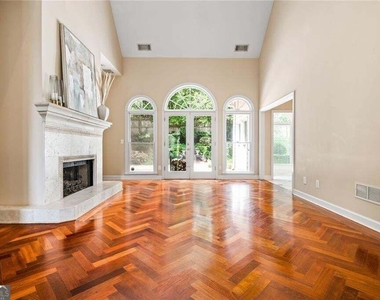 2613 Peterboro Row - Photo Thumbnail 13