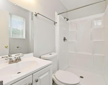 6450 Ashdale Drive - Photo Thumbnail 10