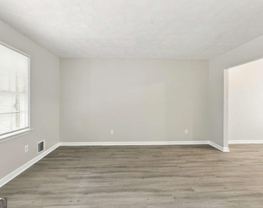 6450 Ashdale Drive - Photo Thumbnail 4
