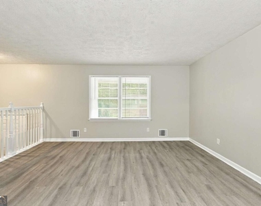 6450 Ashdale Drive - Photo Thumbnail 5