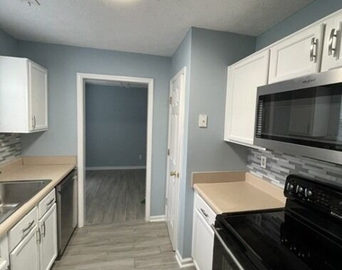 407 George Tate Drive - Photo Thumbnail 2