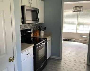407 George Tate Drive - Photo Thumbnail 3
