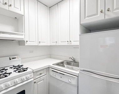 1661 York Avenue - Photo Thumbnail 3