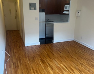 E 87 Street / York Avenue - Photo Thumbnail 4