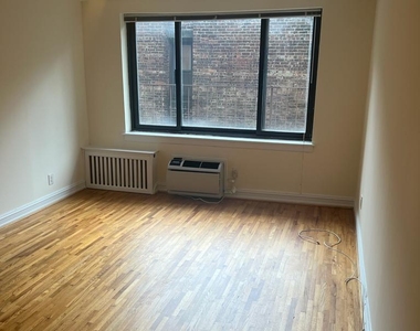 E 87 Street / York Avenue - Photo Thumbnail 3