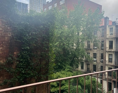 E 87 Street / York Avenue - Photo Thumbnail 8