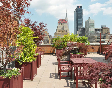 444 West 35th Street - Photo Thumbnail 4