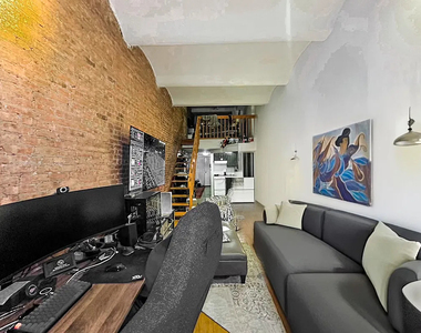 East 12th Street/ brodway - Photo Thumbnail 3