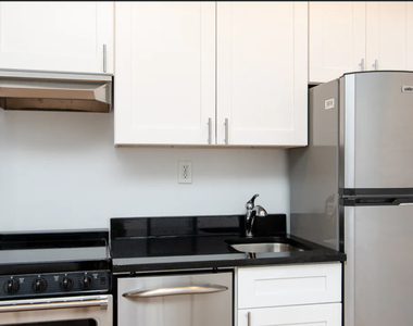 East 83rd Street & 3rd Avenue - Photo Thumbnail 5