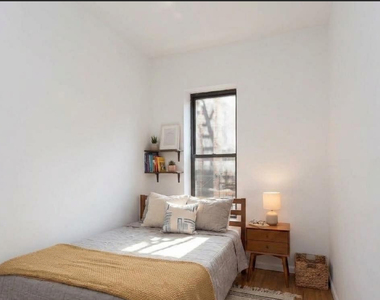 East 83rd Street & 3rd Avenue - Photo Thumbnail 2