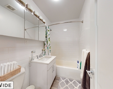 465 Lexington Avenue - Photo Thumbnail 2