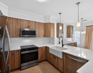 8 Maple Cres Unit 12 - Photo Thumbnail 4