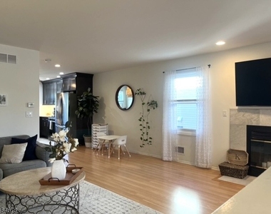 205 Palsted Ave - Photo Thumbnail 2