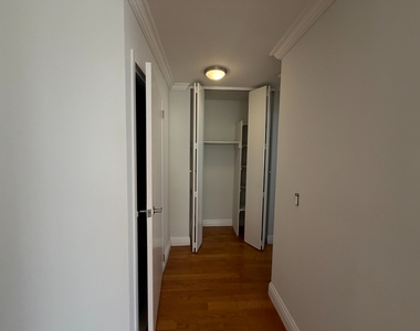 West 48th Street - Photo Thumbnail 9