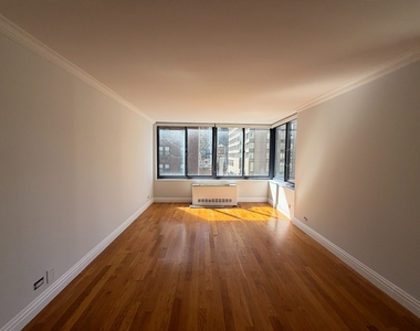 West 48th Street - Photo Thumbnail 1
