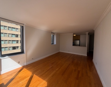 West 48th Street - Photo Thumbnail 2