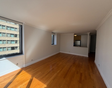 West 48th Street - Photo Thumbnail 7