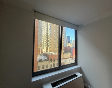 West 48th Street - Photo Thumbnail 16