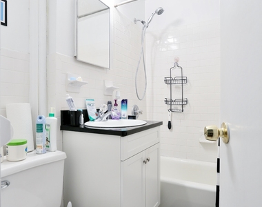 414 East 58th Street - Photo Thumbnail 3